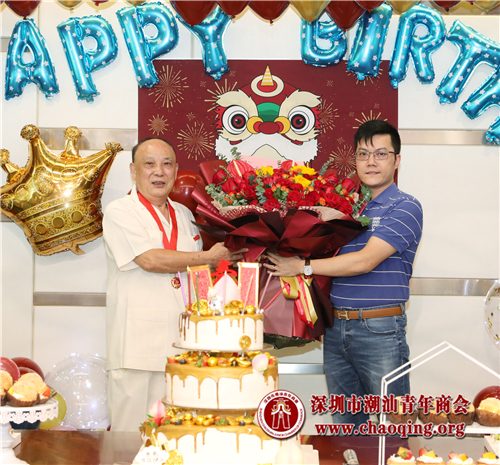 深圳潮商股权投资基金有限公司代表献上生日鲜花