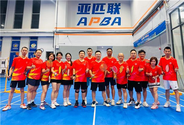 羽动青春,潮青同行丨深圳潮青商会羽毛球队走进领航文体中心备战2025国际潮青运动会