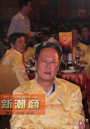星河地产董事长黄楚龙在主桌就座