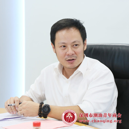 轮值会长,星河控股集团董事常务副总裁黄德安主持潮青商会6月份工作