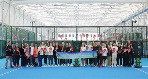 “AI+体育”新体验丨深圳潮青商会40多人组团体验AI网球机器人及匹克球，解锁运动新乐趣