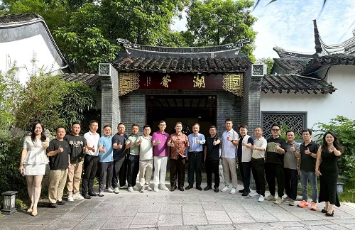 非遗创新出海彰显青春活力|深圳潮青商会组团拜访潮州“90后”全国人大代表、窑变艺术家许泽荣