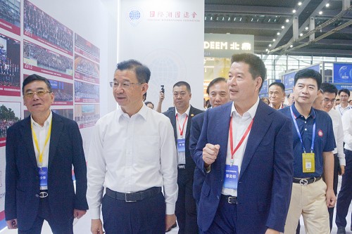 李奕标会长率团参加侨交会,出席2026大湾区潮商座谈会