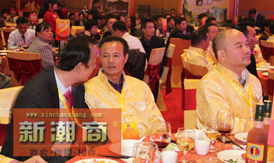 副会长郑明添郑伯祺等在会场