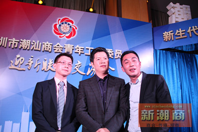青委会成员合影
