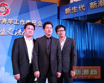 青委会成员合影