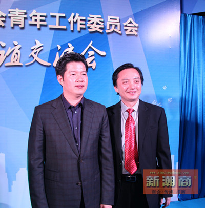 青委会成员合影