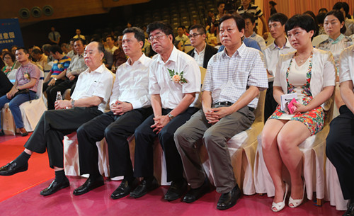 深圳市老领导厉有为、庄礼祥、深圳市委常委、福田区委书记张文等领导出席开幕式