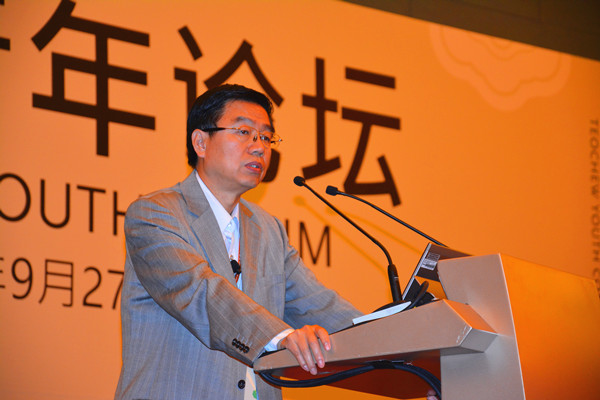 凤凰卫视主持人、中国知名文化学者王鲁湘教授在大会上演讲