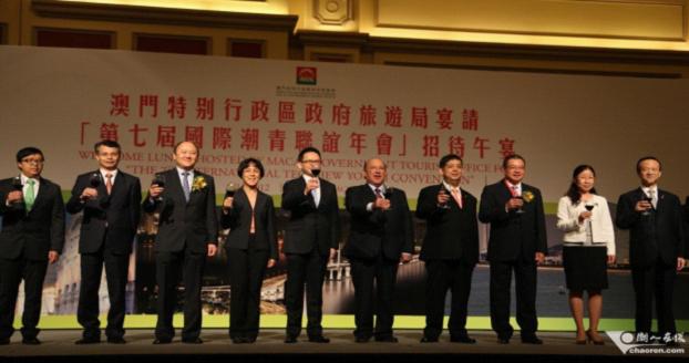 第七届国际潮青联谊年会主席蔡明威等人向与会嘉宾祝酒