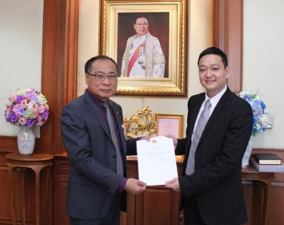 卓佳集团卓亚越总裁（右一）拜会泰国国会主席颂萨阁下（左一）