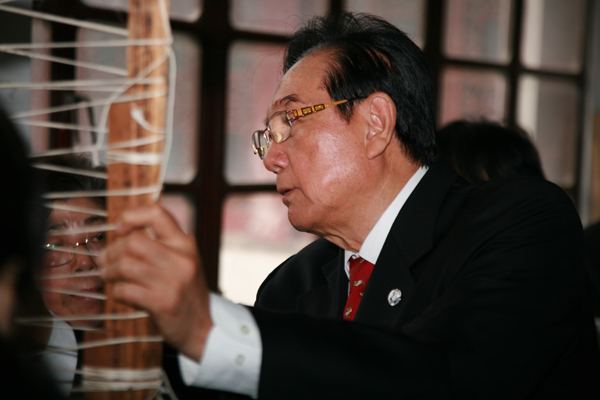 海协会陈云林会长视察庆鹏旗下刺绣研究所 